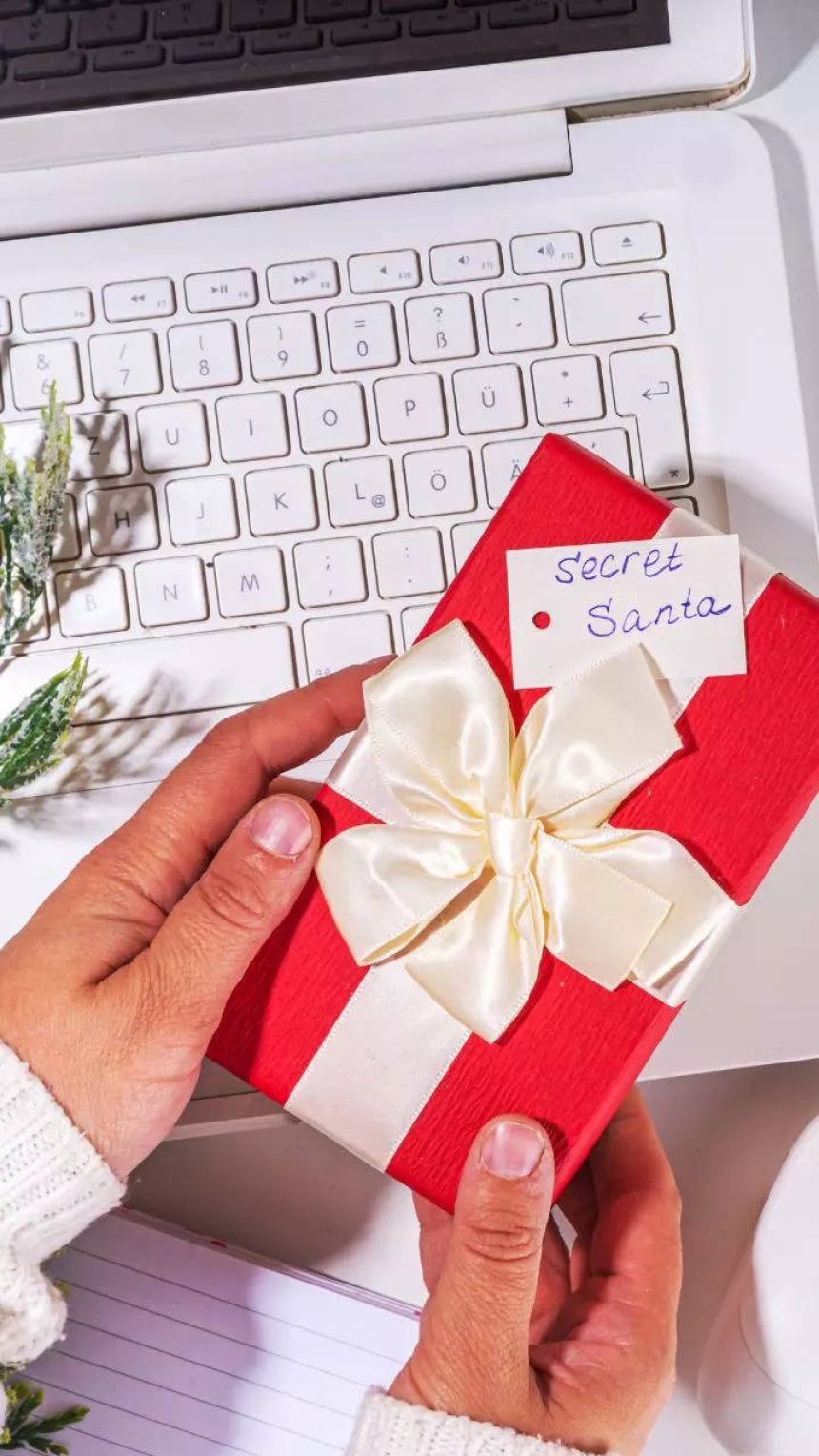 18 creative Secret Santa gift ideas under Rs 500 for colleagues