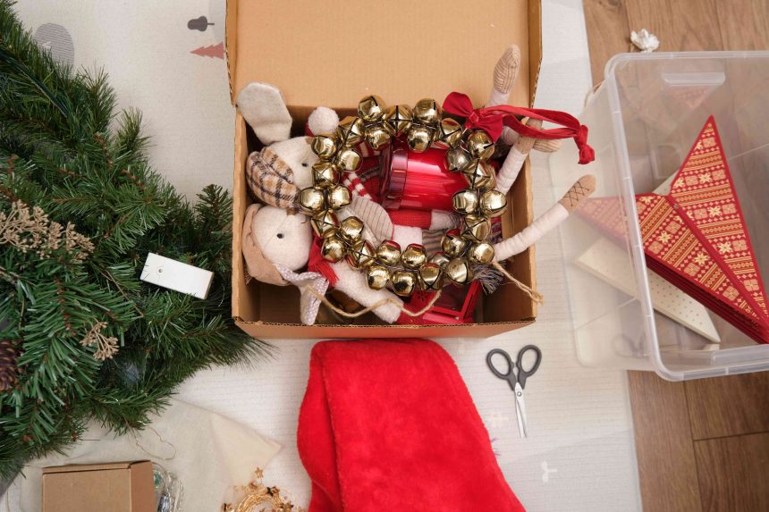 4 Holiday Decorations a Minimalist Always Throws Out After Every Christmas