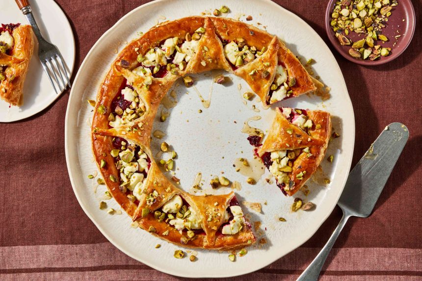 Cranberry & Goat Cheese Puff Pastry Wreath Is the Easiest Christmas Appetizer