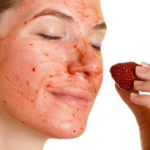 Discover the benefits of strawberries for a glowing skin