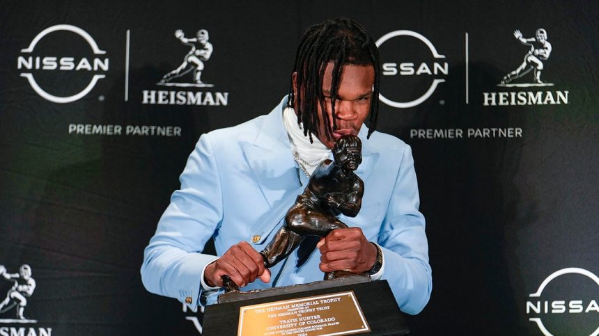 Travis Hunter kisses Heisman Trophy