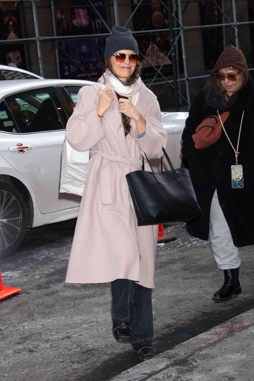 Katie Holmes Wore a Glinda-Coded Coat in an Unexpected Shade for Winter