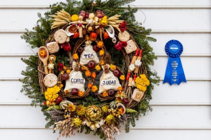 See the Stunning Christmas Wreaths of Colonial Williamsburg