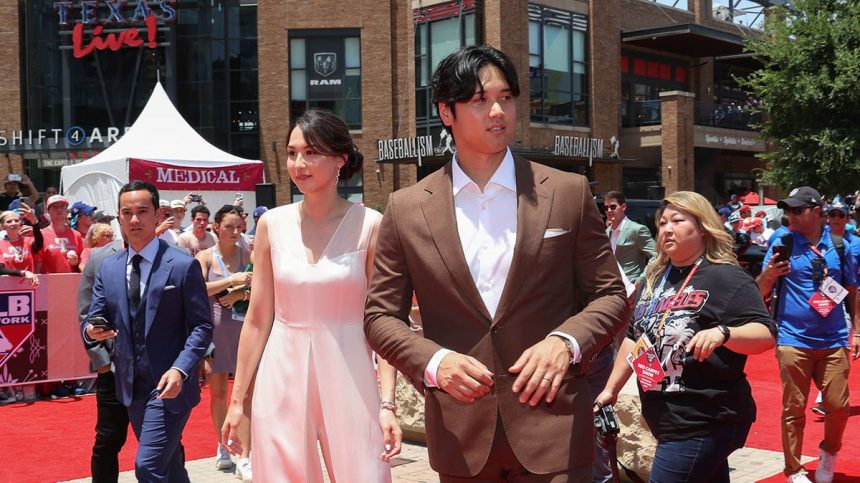 Ohtani and wife