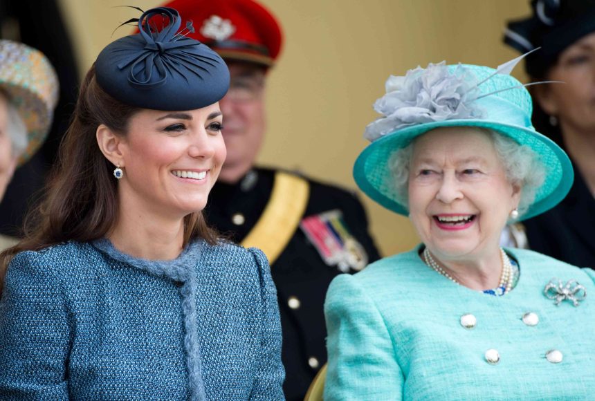 Why Kate Middleton Was "Worried" About What to Gift Queen Elizabeth for Christmas in 2016