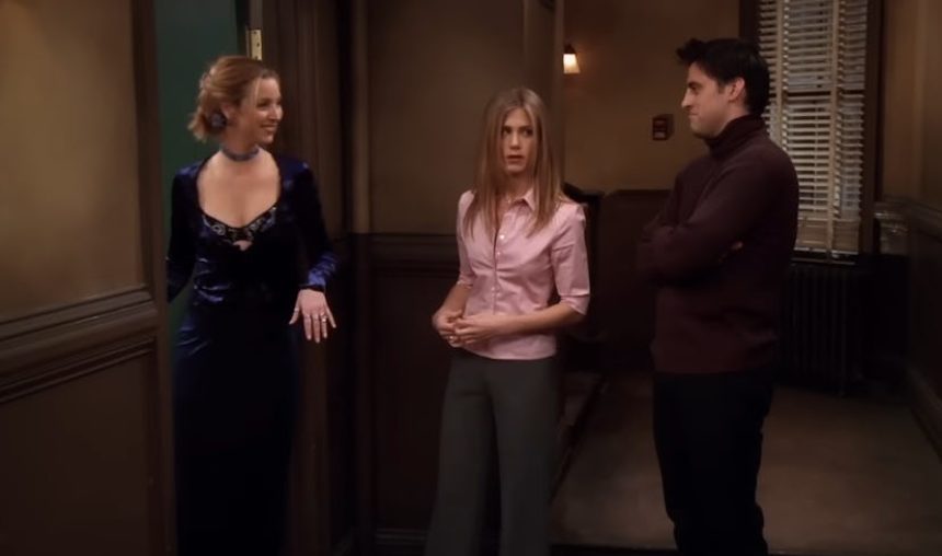 Lisa Kudrow, Jennifer Aniston, and Matt LeBlanc as Phoebe, Rachel, and Joey in Friends.