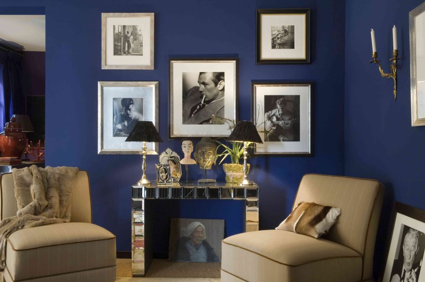 6 Paint Colors That Make Your Living Room Look Smaller, According to Interior Designers