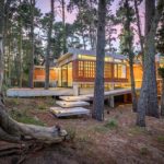 A “No-Maintenance” Home in Coastal Argentina Rehashes the Area’s 1970s Retreats