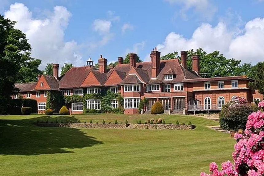 Lock House in West Sussex