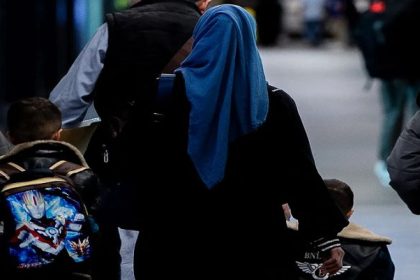 Afghan refugees feel abandoned after Trump executive order halts flights - SUCH TV