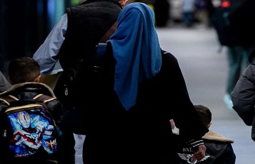 Afghan refugees feel abandoned after Trump executive order halts flights - SUCH TV