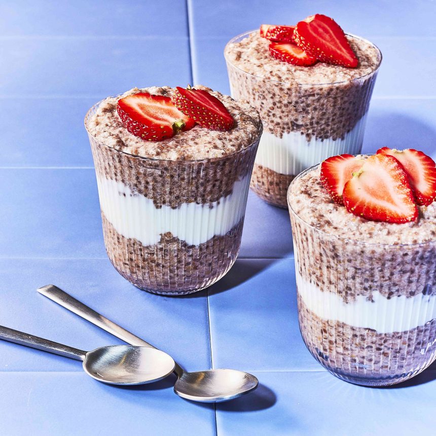 Anti-Inflammatory Strawberry Chia Pudding Is Packed with 12 Grams of Fiber