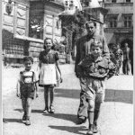 Ryszard Horowitz, Niusia Horowitz-Karakulska and Roman Polanski enjoying a day at Wawel Royal Castle in Kraków, with Roman’s uncle. Photo courtesy Ryszard Horowitz.