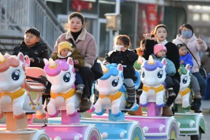 China's population falls for a third consecutive year - SUCH TV