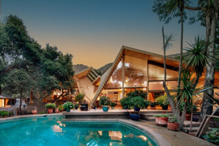 Dramatic Angles Define This $5M Marcel Sedletzky Home Near Carmel