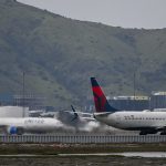 Delta and United Airlines planes