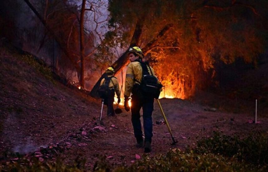 Firefighters race to beat LA blazes as winds grow and death toll hits 16 - SUCH TV