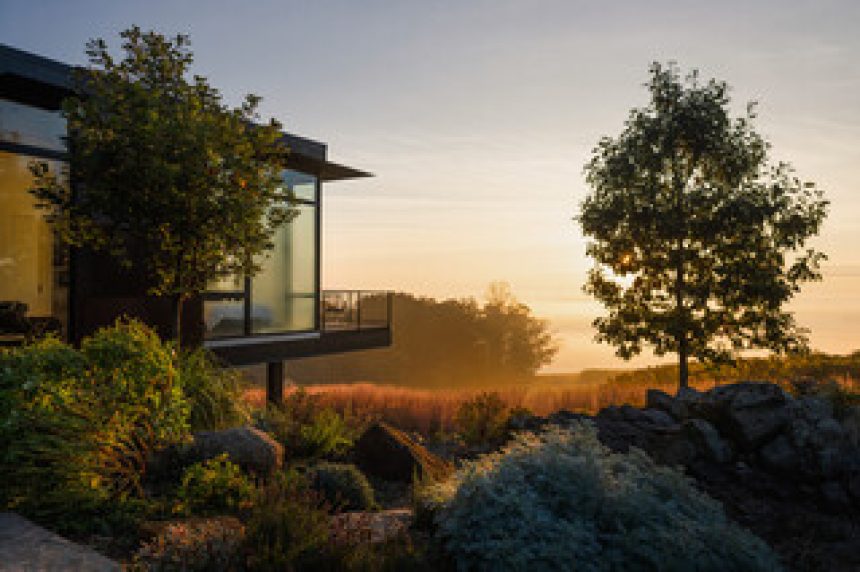 Glass-Enclosed Rooms Feel Like They’re Floating at This Olson Kundig Home in Virginia