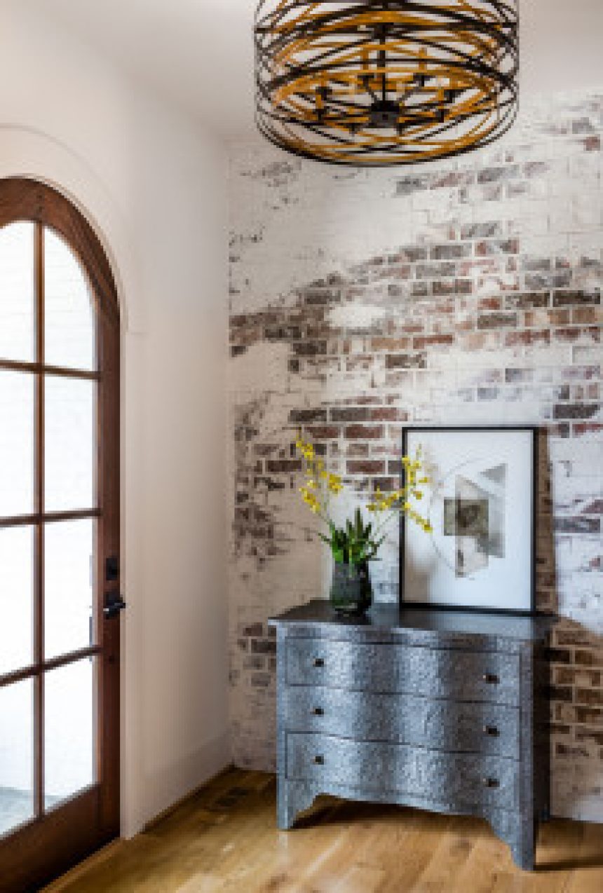 Houzz Tour: Black and White With Soft Organic Touches