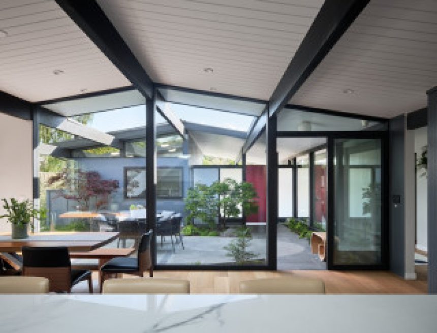 Houzz Tour: Midcentury Home Updated for Multigenerational Living