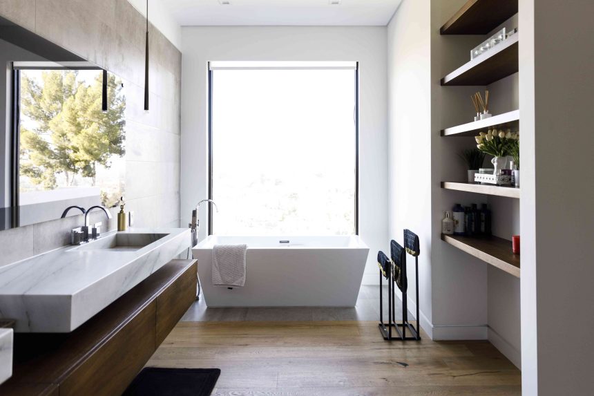 How to Create a Minimalist Bathroom—and Why You Should, According to Professional Organizers