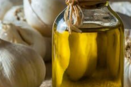 How to make and apply garlic oil at home