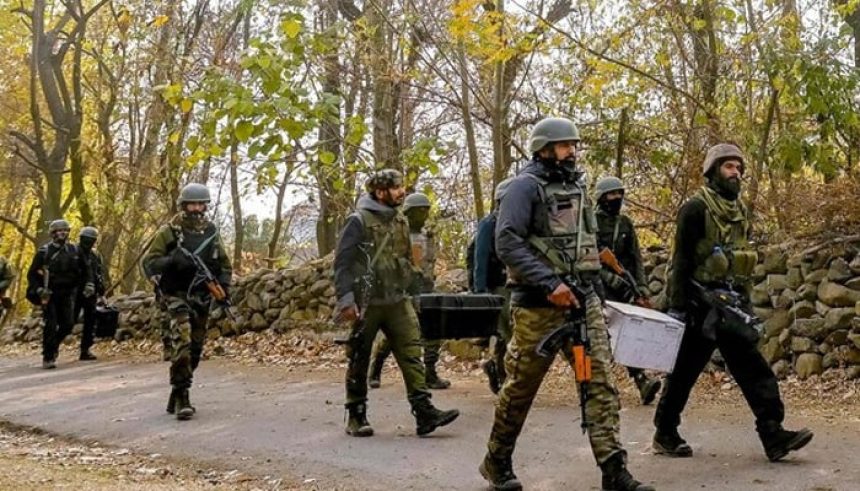 Indian security forces at war with Maoists seen walking in woods — AFP/File