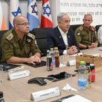 Netanyahu speaking with IDF officials