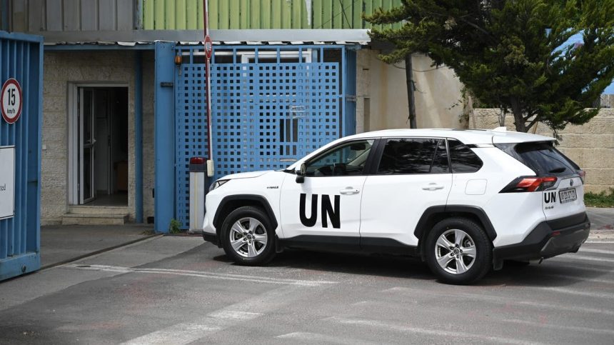 UN vehicle enters the UNRWA offices in Jerusalem. Jerusalem, Apr 2, 2024. 