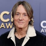 Keith Urban wearing fleece-lined jacket at the 2024 CMA Awards