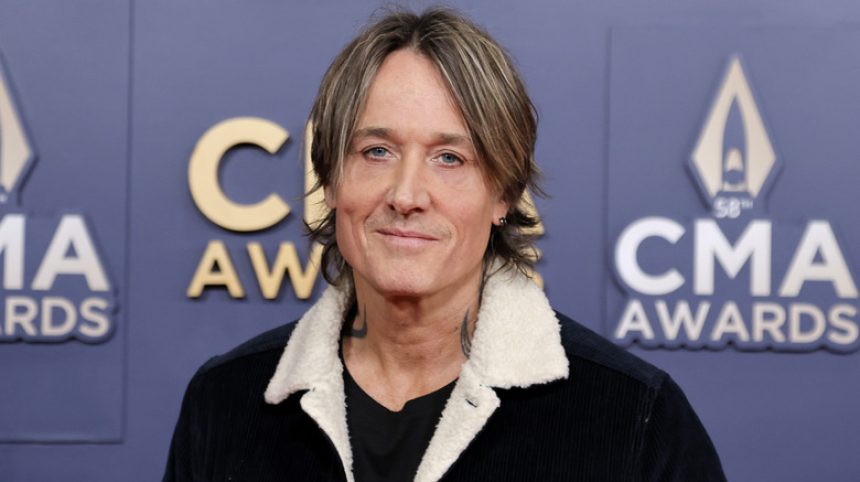 Keith Urban wearing fleece-lined jacket at the 2024 CMA Awards