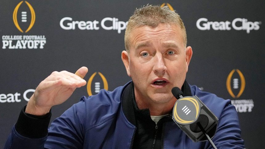 Kirk Herbstreit speaks with media