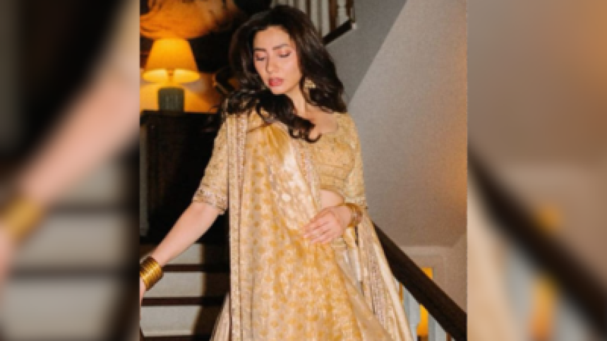 Mahira Khan casts a spell in a yellow Manish Malhotra lehenga and we love it