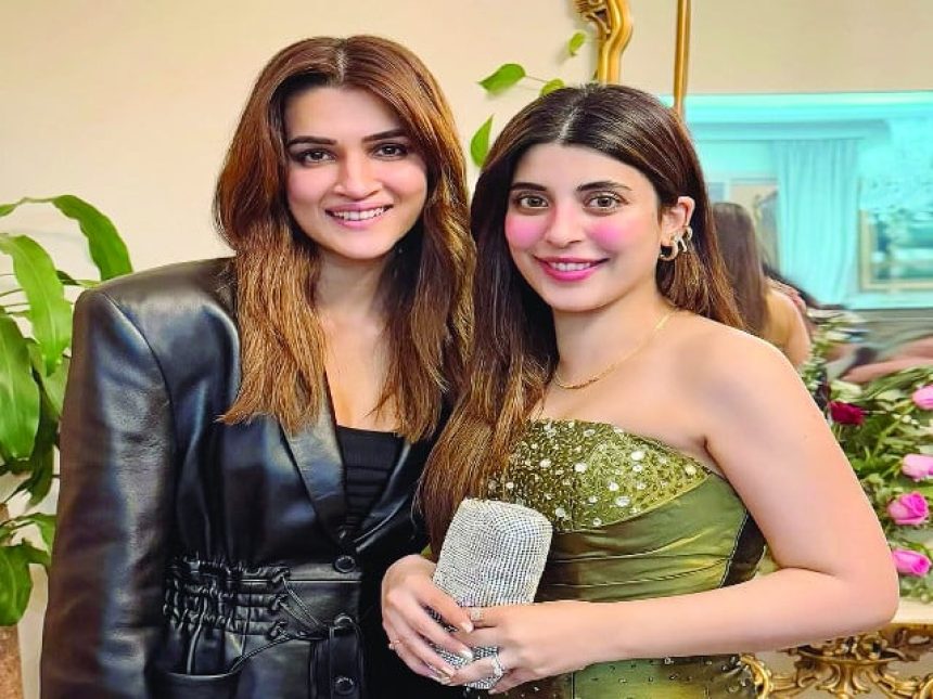 Kriti and Urwa glammed up together. Photo: Instagram