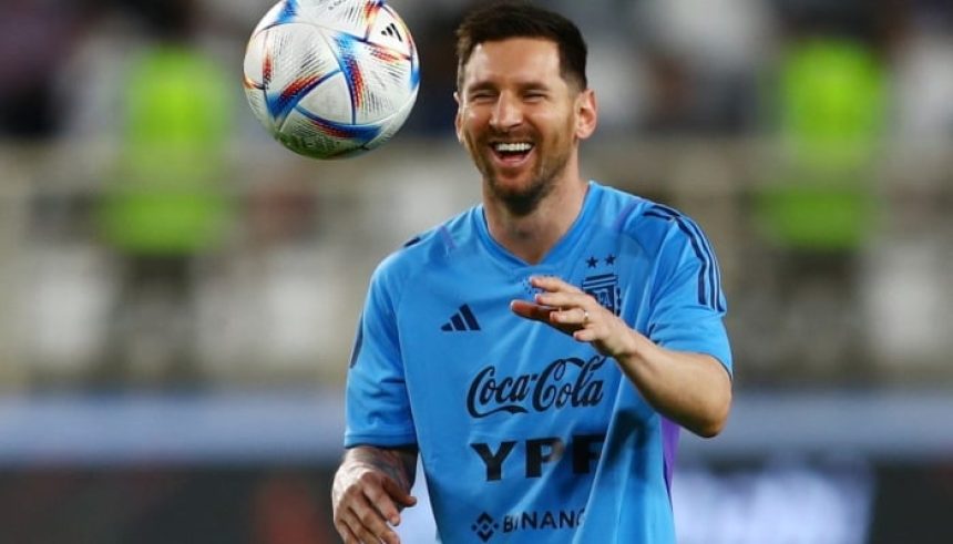 Argentinas Lionel Messi during training, Al Nahyan Stadium, Abu Dhabi, UAE, November 14, 2022. — Reuters