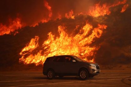 New wildfire near Los Angeles explodes to 9,400 acres, forces evacuations - SUCH TV