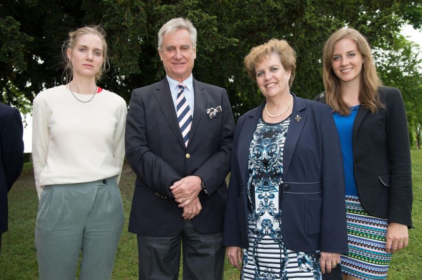 Princess Leopoldine standing with Prince Gundaker, Princess Marie Isabelle and Princess Maria-Immaculata