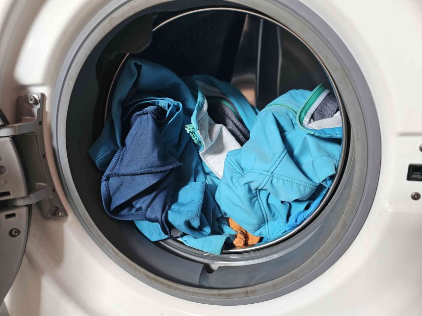 Should You Wash Clothes Inside Out?