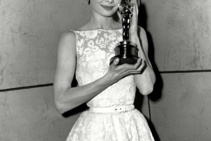 Classic Oscars Gowns: Audrey Hepburn Wins in 1954 - Go Fug Yourself -  Classic Oscars Gowns: Audrey Hepburn Wins in 1954 Go Fug Yourself