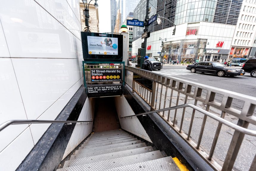 Woman, 25, gives birth to baby girl on New York City subway