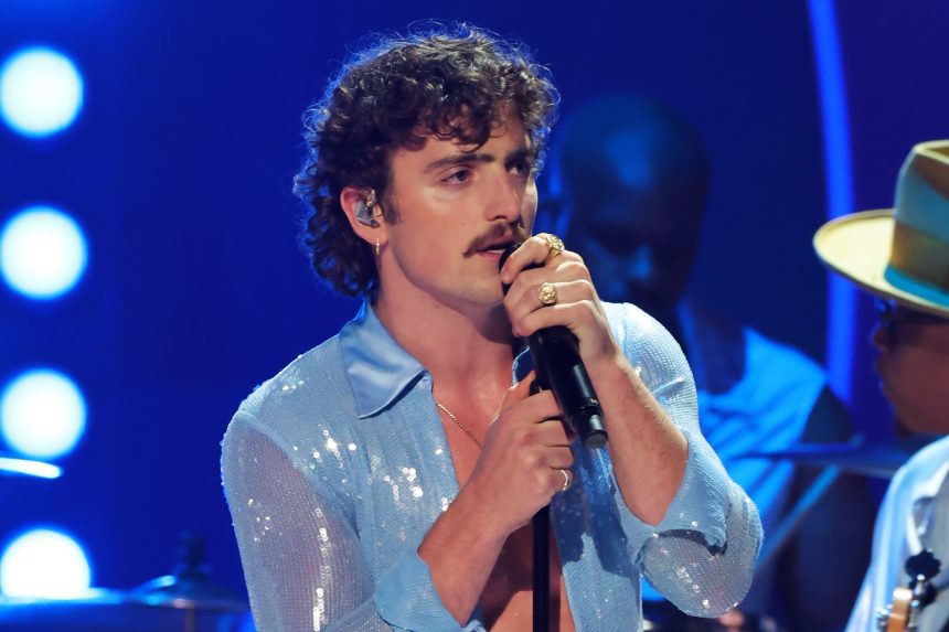 Boone explained his blue jumpsuit was ‘extremely restricting’ in his Instagram Story