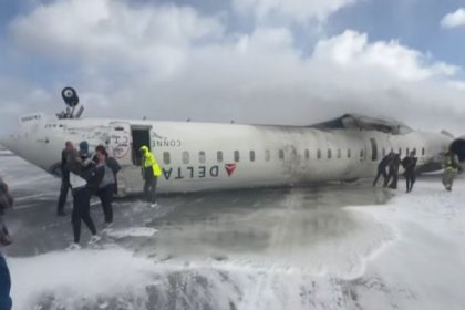 Delta Air Lines regional jet flipped upside down upon landing at Toronto Airport - SUCH TV