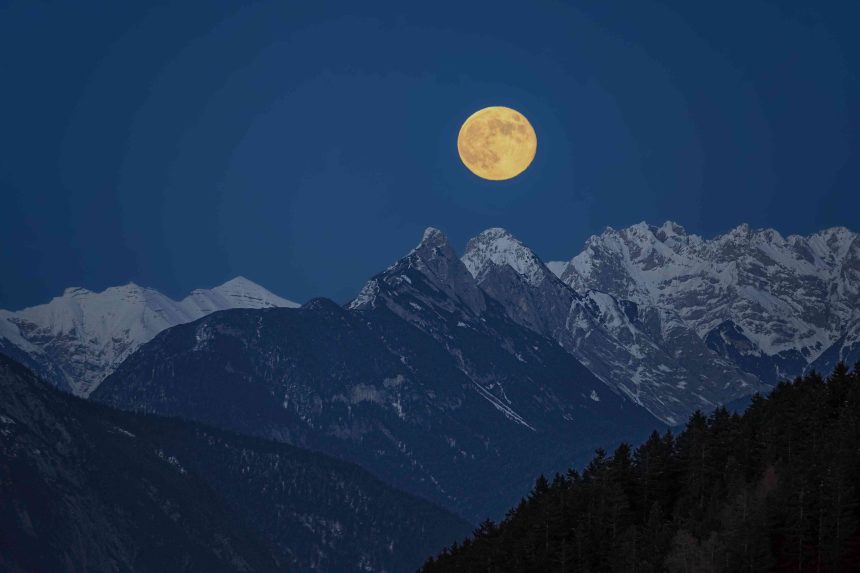 February's Full Snow Moon Lights Up the Sky This Week—Here's How to See It