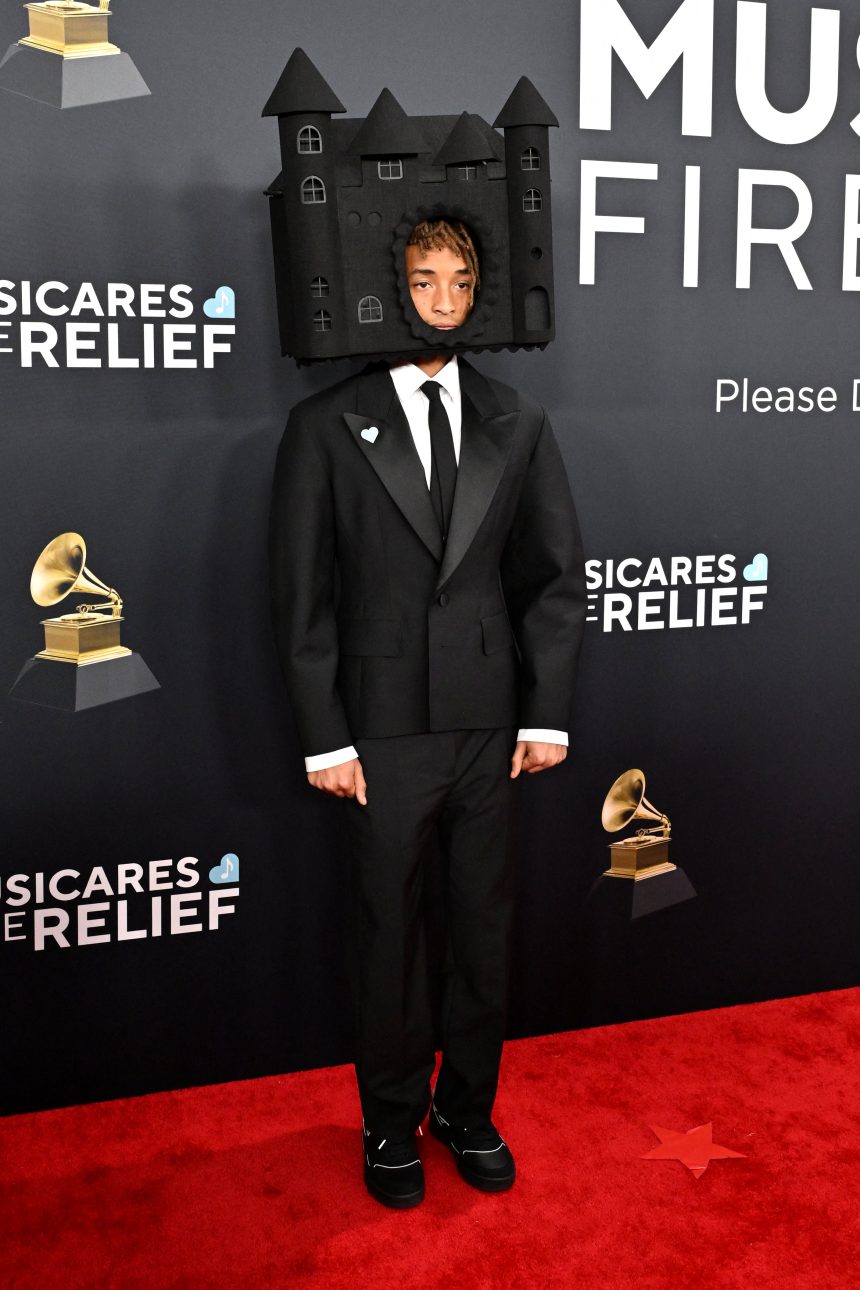 Jaden Smith stunned fans with a house on his head at the Grammy’s