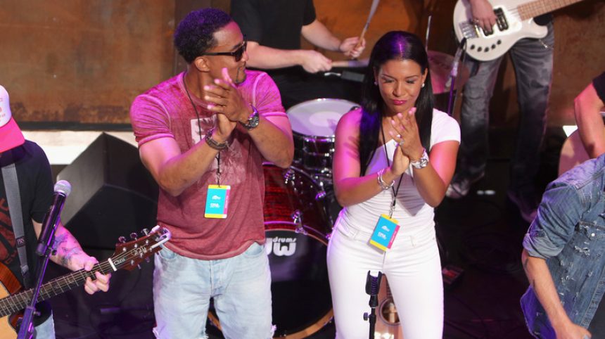 DeRon Jenkins and Page Turner clapping with band