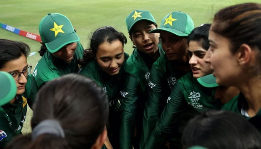 Pakistan captain Fatima Sana addresses the team huddle ahead of the ICC Womens T20 World Cup match against New Zealand at the Dubai International Cricket Stadium in Dubai on October 14, 2024. — ICC