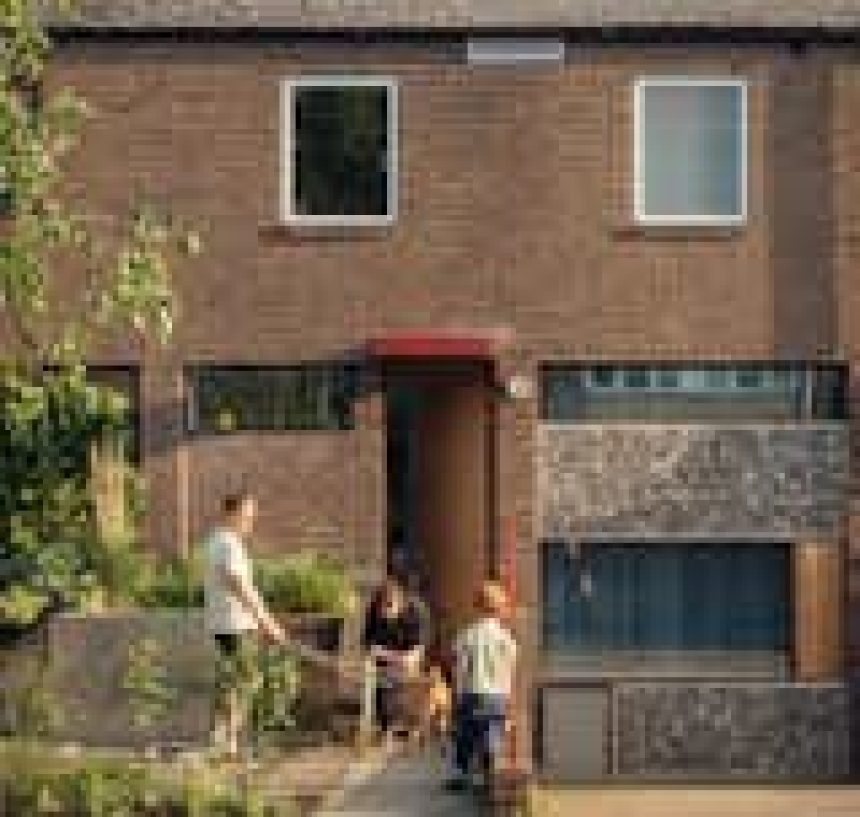 Red Steel and Brick Enliven a ’70s Rowhouse Renovation in London - Photo 1 of 15 -