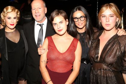 Rumer Willis, father Bruce Willis, sister Tallulah Belle Willis, mother Demi Moore and sister Scout LaRue Willis pose backstage as Rumer makes her broadway debut as "Roxie Hart" in Broadway's Chicago