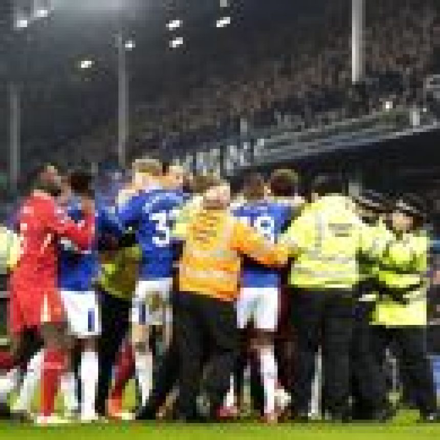 Van Dijk on Merseyside derby: Ref lost control